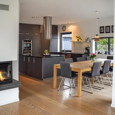 5 Bedroom Amazing In *